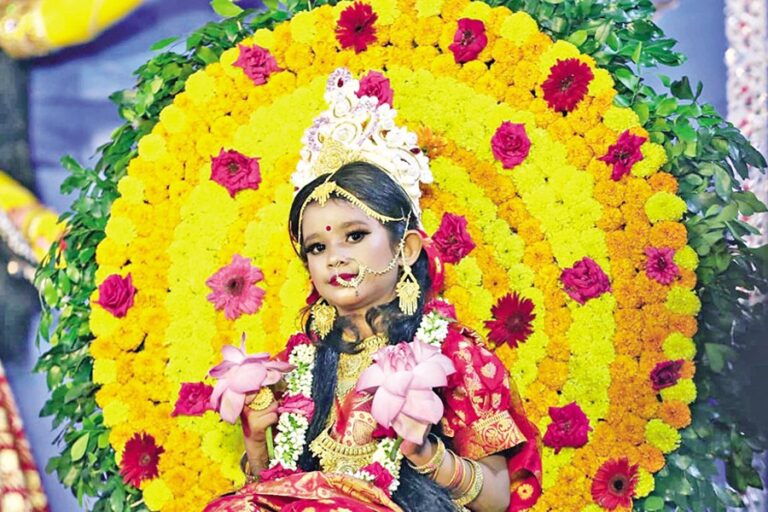 「モハ・アシュタミ」の「クマリ・プジャ」