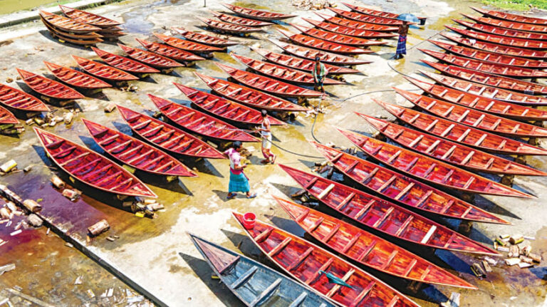 シェイクプラのボートマーケット：乾燥するデルタ地帯での生活の維持