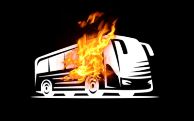 ダッカでバスが放火される