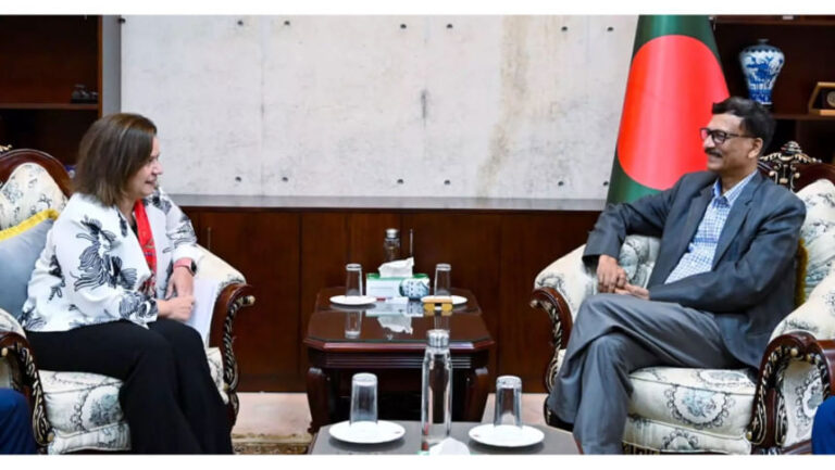 トルコ、バングラデシュの民主化移行を支持