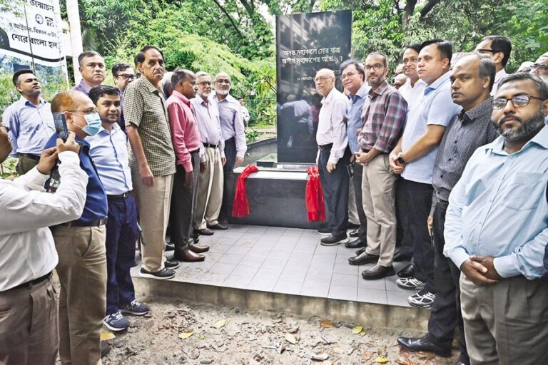 BUETがアブラル・ファハドを称える記念碑を公開