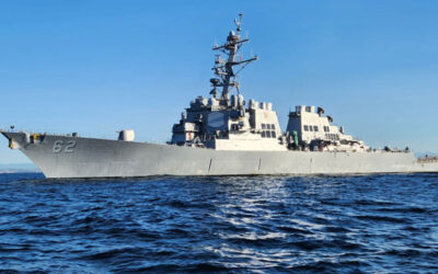米海軍の軍艦が親善任務でここに停泊