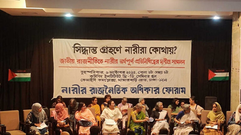 女性は政治において平等な立場を持つべきだ