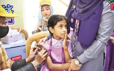 初の全国的な腸チフス予防接種キャンペーンが始まる