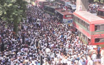 警察はMPOリストに掲載された教育機関の抗議する教師を解散させた