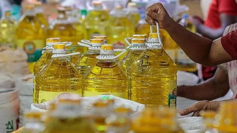 大豆油は1リットルあたり6タカ、パーム油は13タカ値上がり