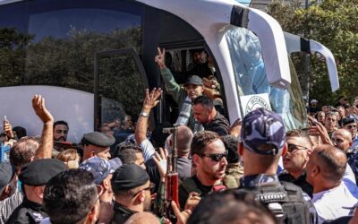 イスラエルが囚人を解放し、パレスチナ人が祝福