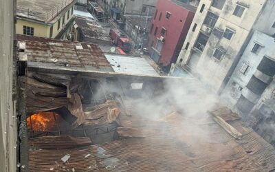爆発後「有毒ガス」が拡散、工場の屋上ドアは施錠されていた