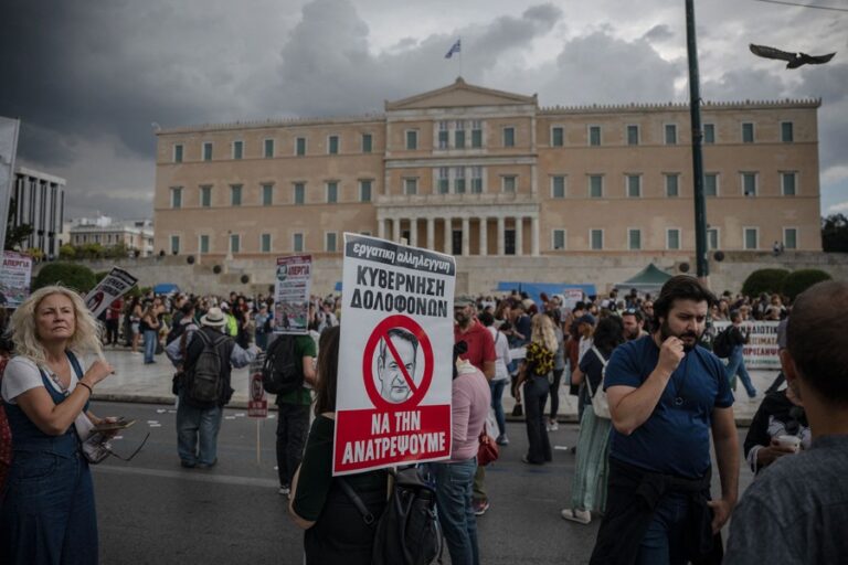 ギリシャで13時間労働計画をめぐりゼネスト