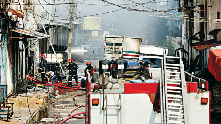 長期にわたる無活動、繰り返される火災の悲劇