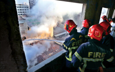 ミルプール工場火災：化学物質の煙がまだ空気中に漂う