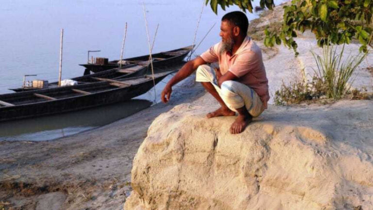 ブラマプトラ川に飲み込まれた村