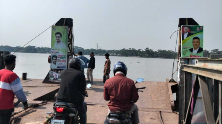 モレルガンジ、シャランコラ：橋梁工事の遅れで苦難が悪化