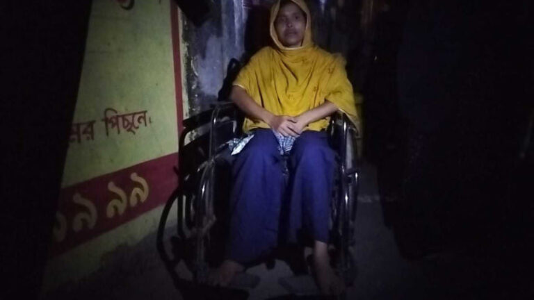 炎の中、名もなき英雄が現れる