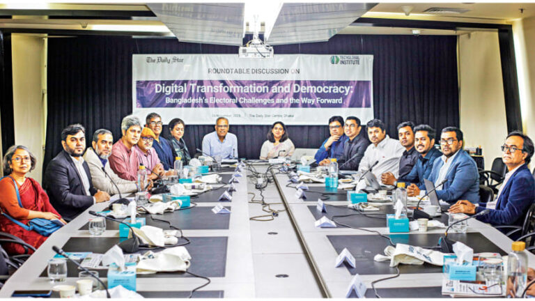 選挙時の誤報に対処するために、プラットフォームと政党に責任を負わせる