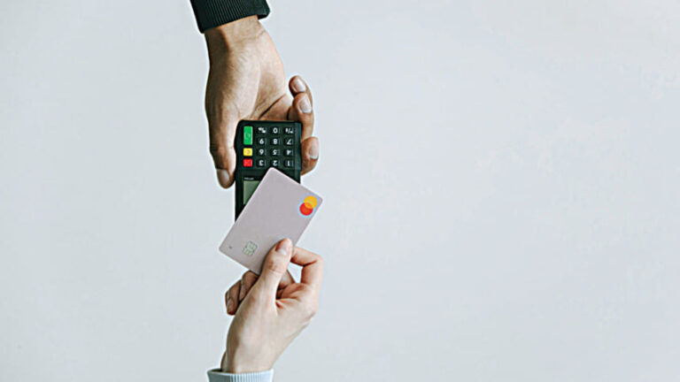 待ち時間ゼロから未来志向へ：バングラデシュにおけるプレミアムバンキングの進化