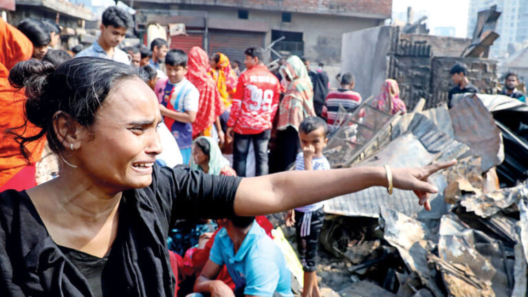 コレールスラム：2年で4度目の火災、致命的な構造上の欠陥を露呈