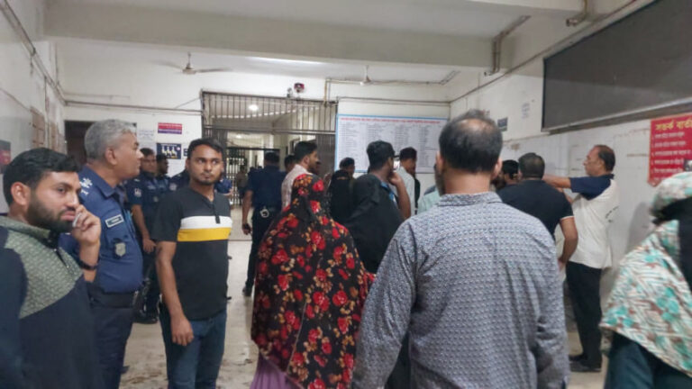 ムンシガンジで若者が射殺される