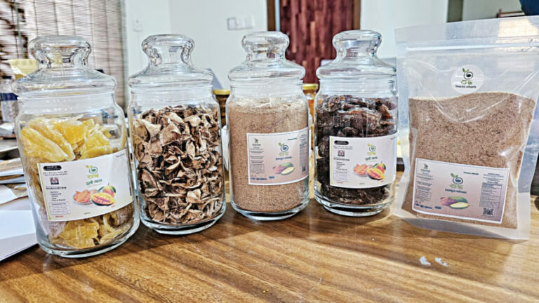 腐る運命だったマンゴーを乾燥させて大儲けする方法