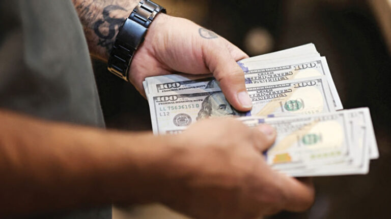 ドルの価値を下げる最良の方法は何もしないことだ