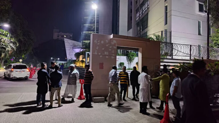 BNPの指導者らがエバーケアに集まり、カレダ氏について質問する