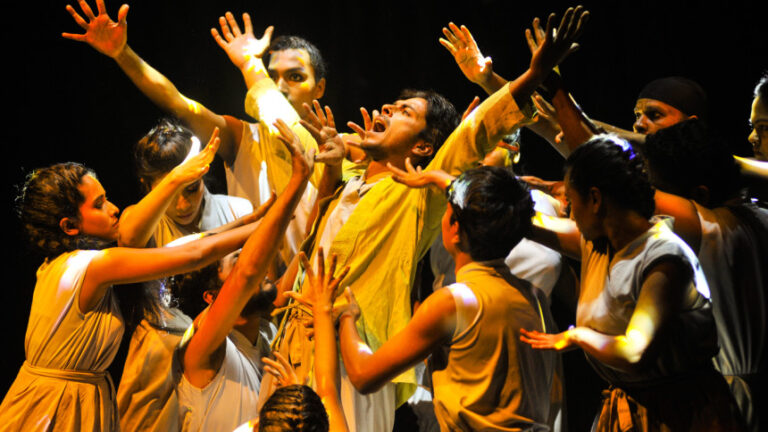 誤認識としての翻案：テキスト、哲学、舞台の間の『シッダールタ』