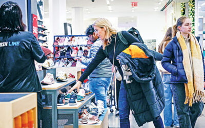 ブラックフライデーの消費者は列に並ぶよりもオンラインで買い物をする