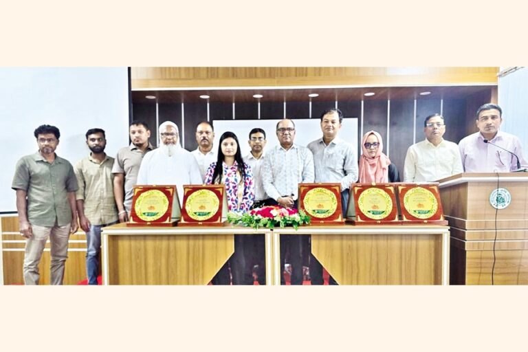 クリシ銀行が農業起業家と送金受取人を表彰