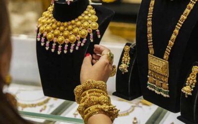 ドル高が一服し、米国経済指標に注目が集まる中、金は損失を縮小