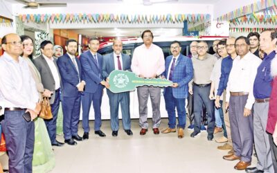 パバリ銀行がバングラデシュ医科大学にマイクロバスを寄贈