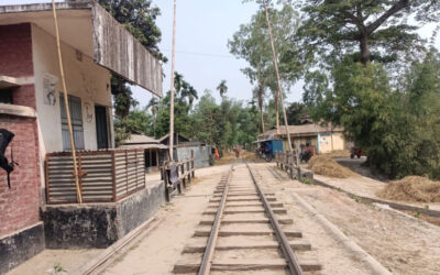 鉄道プロジェクトの停滞で乗客が苦境に立たされる