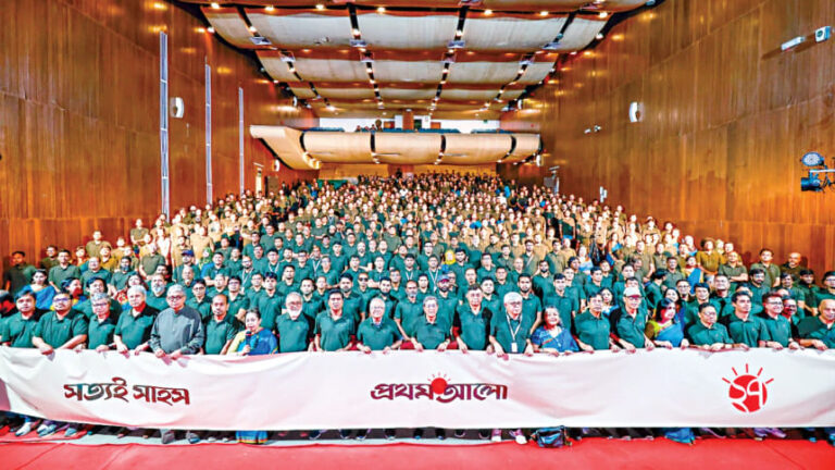 プロトム・アロは27周年を祝う