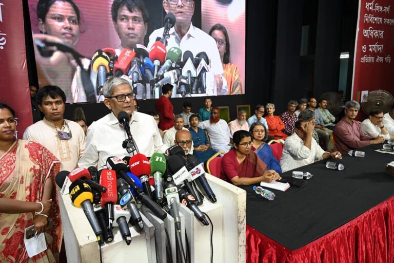 紛争を解決し、選挙に向けて前進：ミルザ・ファクルル暫定政権発足