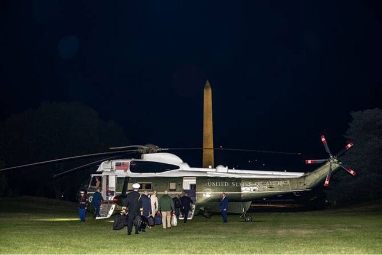 白い粉が入った不審な荷物が開封され、数人が病気に