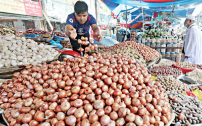 タマネギの価格が1週間で1kgあたり30タカ急騰