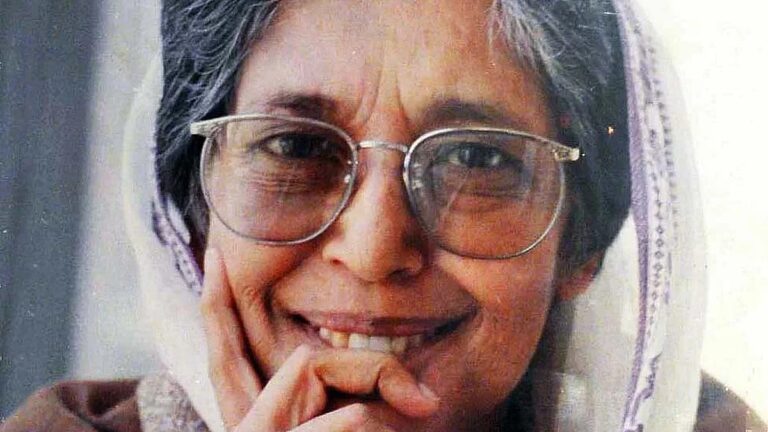 バングラアカデミー、ジャハナラ・イマームから寄贈された本を完売