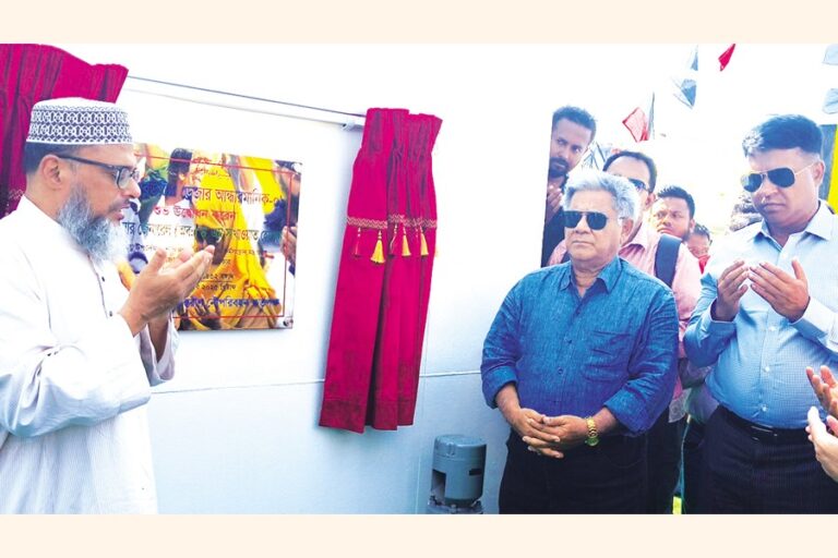 航行性を向上させる4隻の新しい浚渫船