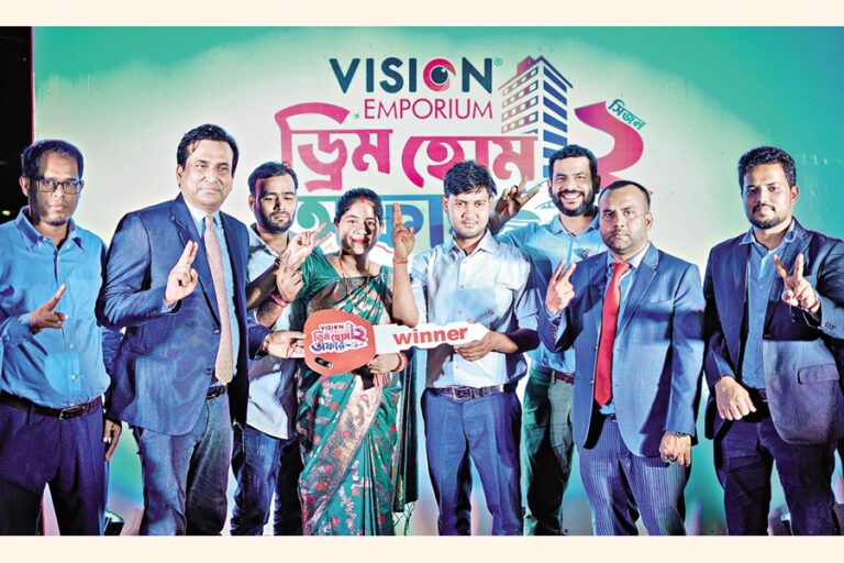 ビジョン・エンポリアム、「ドリームホーム」キャンペーンの優勝者に車を贈呈