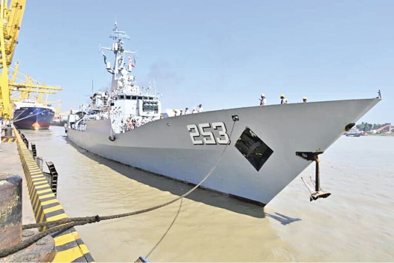 パキスタン海軍の艦艇「PNSサイフ」が二国間関係の再構築を目指す中、CTG港に入港