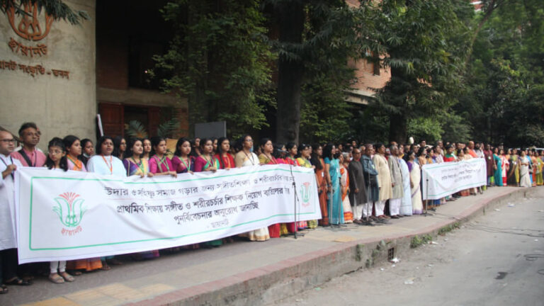 メロディーを伴う抗議の声