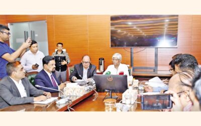 財務顧問のサレフディン・アハメド博士が会議を主宰