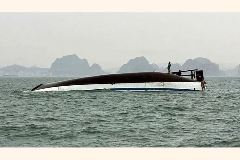 数百人の移民を乗せたミャンマーからの船がマレーシア沖で転覆