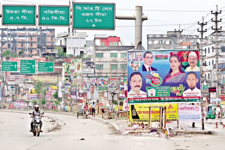 さまざまな政党のポスター