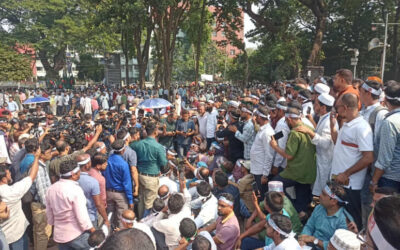 教師らは停職処分を取り消し、抗議活動継続を誓う