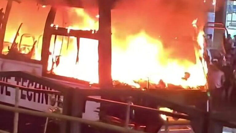 ミルプールでカクテル爆発、ダンモンディでバス放火