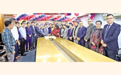 FEは創刊32周年を祝う