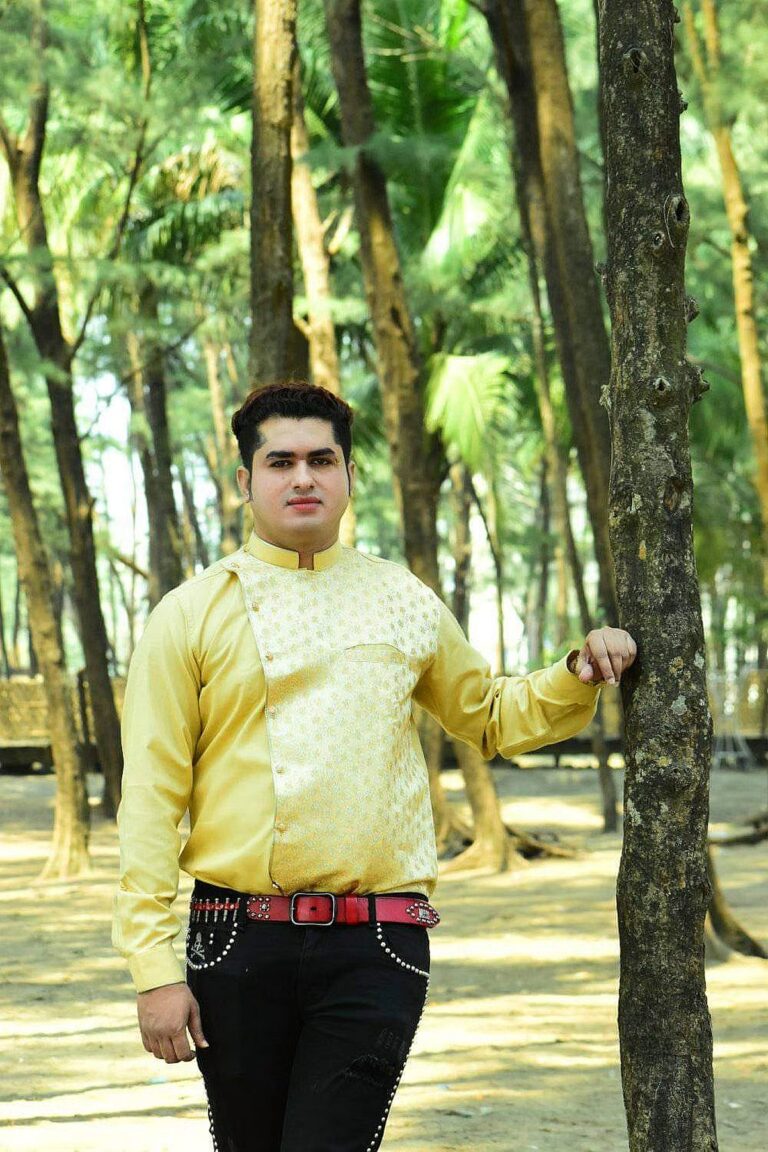 デムラで「強盗」誤報による暴徒の暴力で青年指導者が殺害される