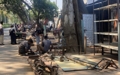 ラジシャヒの歩道を露店が占拠