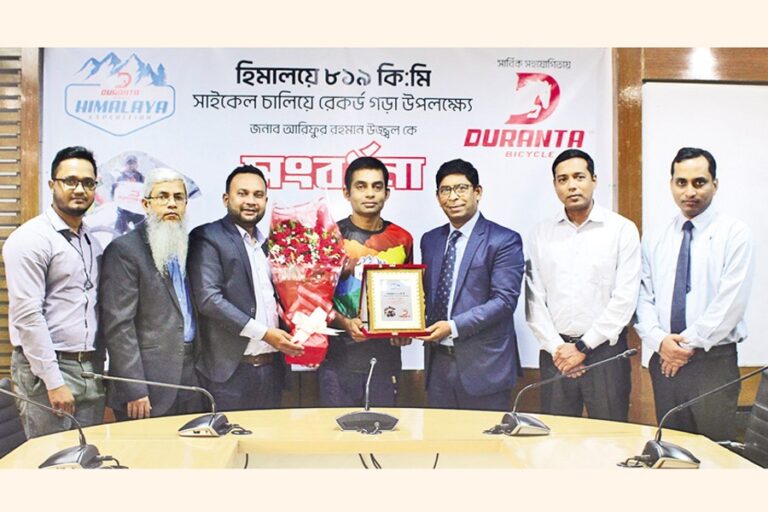 サイクリストのウジャルがヒマラヤ遠征を完了