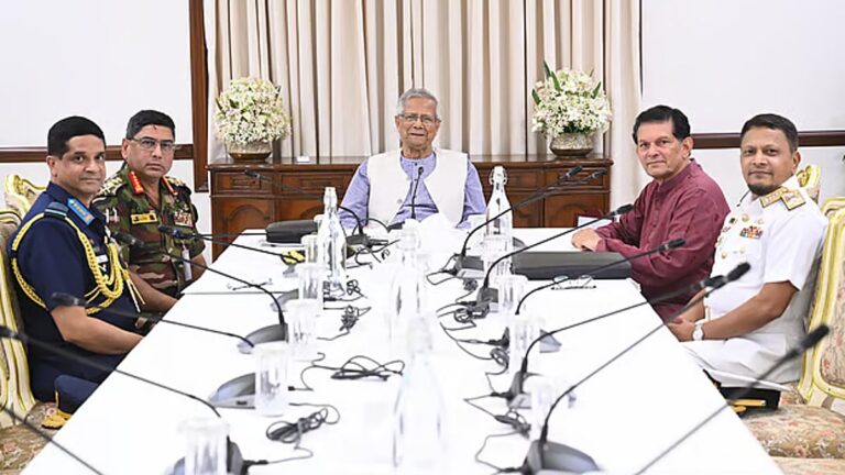 3軍の長官が首席顧問と会談、選挙準備について協議